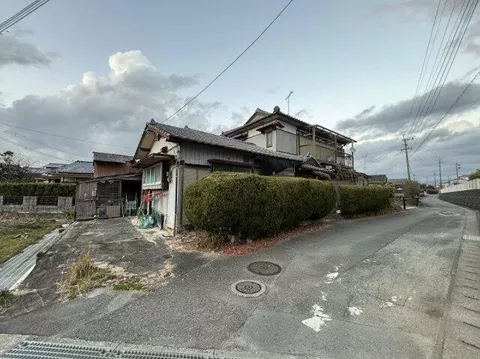29-minute walk from JR Kagoshima Main Line "Ono-shita" Station