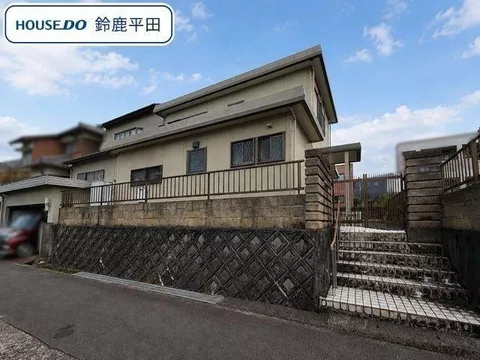 ● 5LDK ● Quiet residential area ● Storage