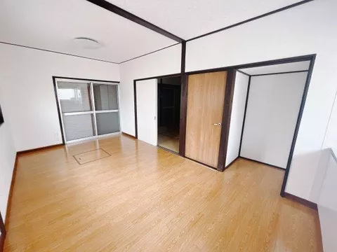 / Now welcoming viewings! / South-facing balcony with good sunlight!
