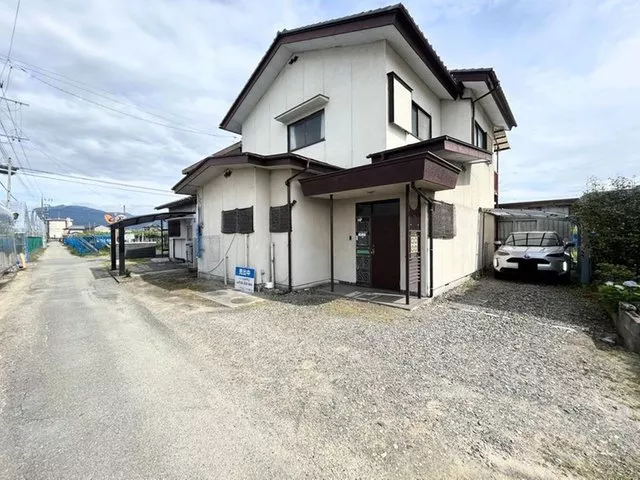[Open House Scheduled] Interior and exterior renovation planned / Water facilities replacement / Parking for 2 cars available
