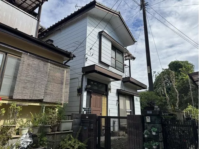 7.6 million yen, expected yield 10.1%. A 3DK house that can be chosen to live in or rent out, DIY possible.