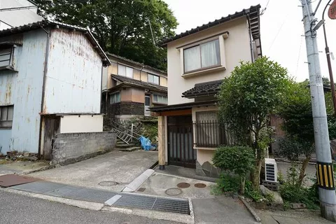 Kanazawa City, Yamanokamicho (Higashi-Kanazawa Station) 2-story building 5DK