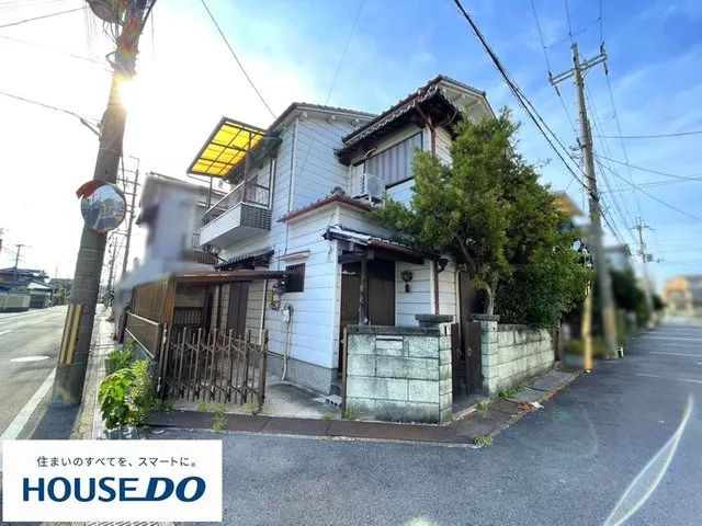 ■ This is a 2-story house on a southeast corner lot♪ ■ Family type layout 4LDK♪