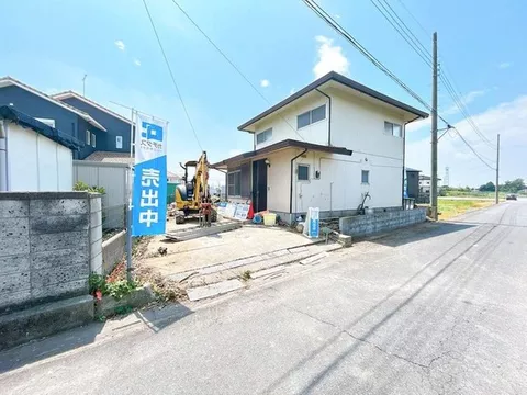 Open house held, available for viewing even during renovations, garden trees have been cut down