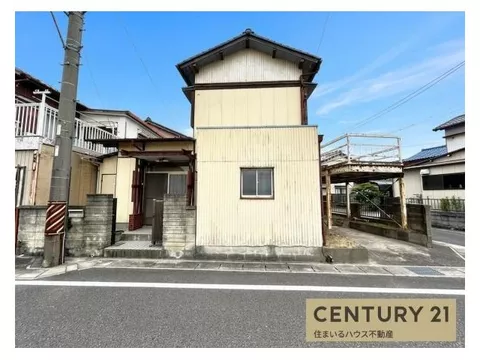 Right in front of an elementary school! Convenient location about 2 minutes on foot from the bus stop♪