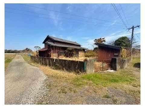 A land rich in nature♪ The land is spacious and can be used for various purposes!