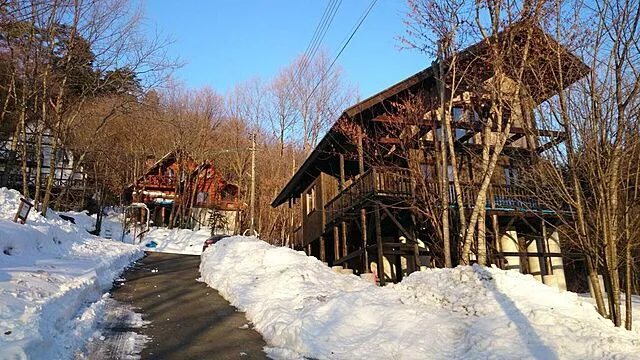 Used single-family home, 5-minute walk from Yoshikawa Sakura Bus stop