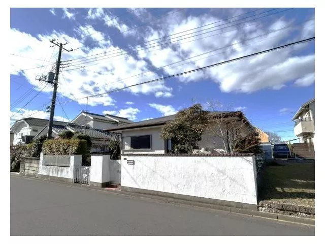 Current sale until February 23 / New parking lot planned / A single-story house built by Misawa Homes.