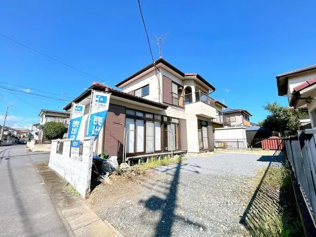 Open house held / Currently under renovation / Northeast corner lot / Front width approximately 6 meters