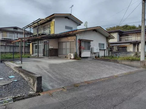 Moritomo, Nikko-shi (Shimo-Imaichi Sta.) 2F 6DK

3,860,000 yen