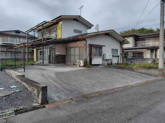 Moritomo, Nikko-shi (Shimo-Imaichi Sta.) 2F 6DK

3,860,000 yen