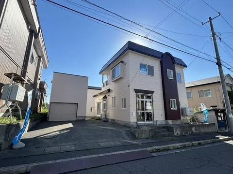 [Open House Held] [Renovated / Sakihata 4-chome] Move-in ready / Parking for 3 cars available / Includes garage for 1 car