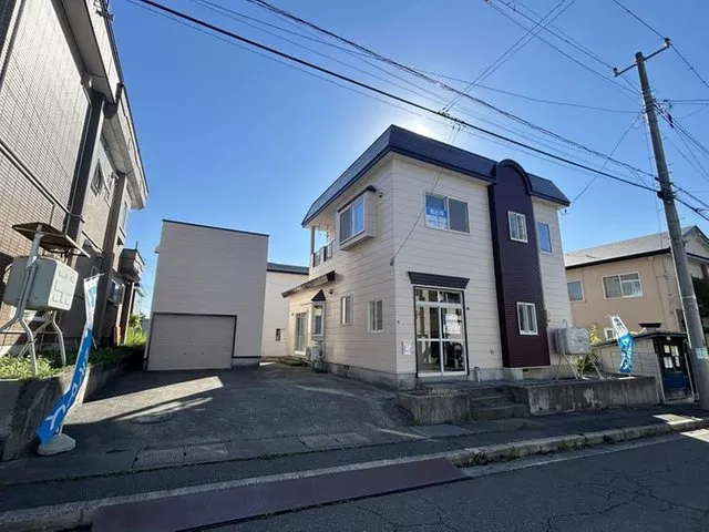 [Open House Held] [Renovated / Sakihata 4-chome] Move-in ready / Parking for 3 cars available / Includes garage for 1 car