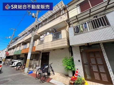 Immediate viewing and attentive service♪ / All rooms with storage / Parking space for 1 car / Steel frame construction