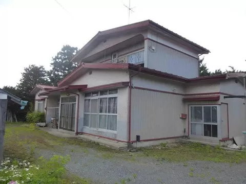 The land area is large, making it recommended for those who want to do farming or similar activities!