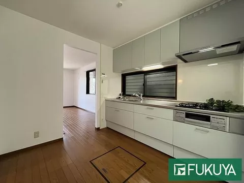 ◆Renovated in April 2026◆Garage with shutter◆Single-family home with garden
