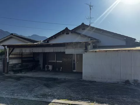 Niihama City, Osei-in (Nakahagi Station) Single-story building 5DK