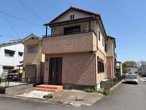 ■Built in 2006, corner lot■Solar panels 3.7KW■Supermarket and elementary school within 280m