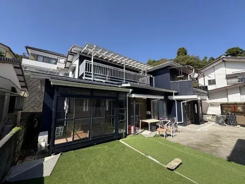 A 9DK house with two entrances, suitable for two families, located on a high ground near the sea, second-hand house.