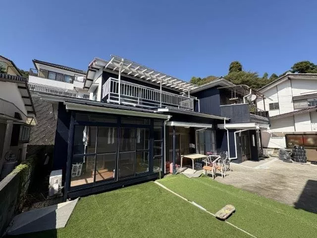 A 9DK house with two entrances, suitable for two families, located on a high ground near the sea, second-hand house.
