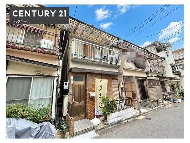There has been a renovation history and the interior has been used carefully. It can also be considered for investment or company housing!