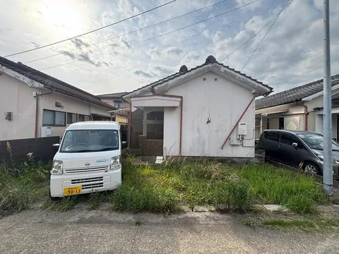 If renovated, it can be used for residential purposes or as a rental property(^^♪