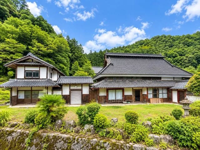 ■ A traditional house with the charm of Taisho architecture ♪ ■ A large space of 215 tsubo × 8LDK!