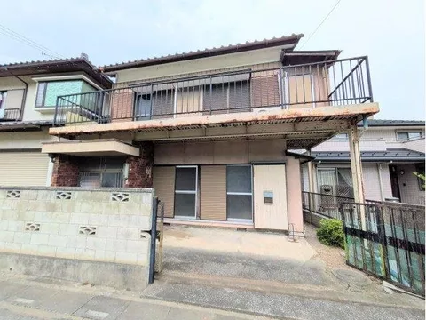◆Continuation Japanese-style room◆Family-oriented◆Facing southeast road◆Entrance porch◆Back door