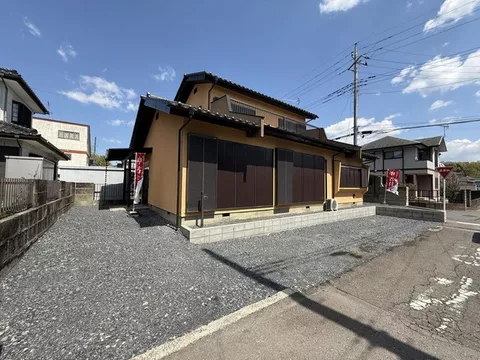 Interior and exterior renovation completed ◇ Southeast corner lot ◇ Parking for 3 cars available ◇ All water facilities replaced