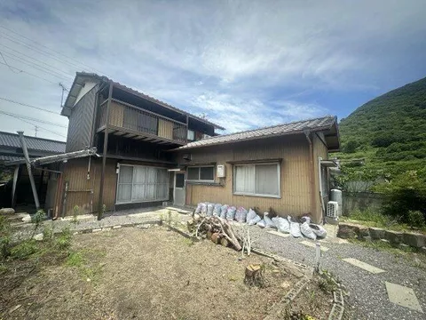 Sakaide-city, Ookoshi-cho Nosei (Sakaide Sta.) 2F 5K

2,000,000 yen
