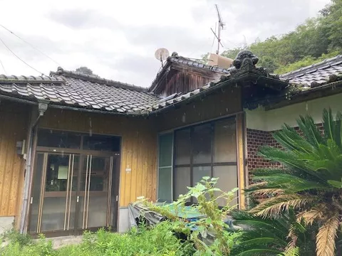 Soo-shi, Sueyoshi-cho, Iwasaki, one-story building, 6K

2,000,000 yen