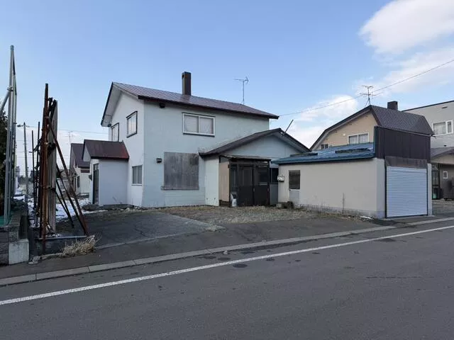 Iwamizawa City, Yamato 2-jo 4-chome (Iwamizawa Station) 2-story building 6LDK