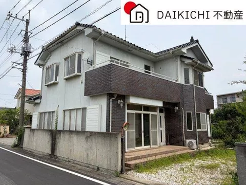 Spacious 7LDK layout♪ Suitable for multi-generational living! Ample storage and good sunlight!