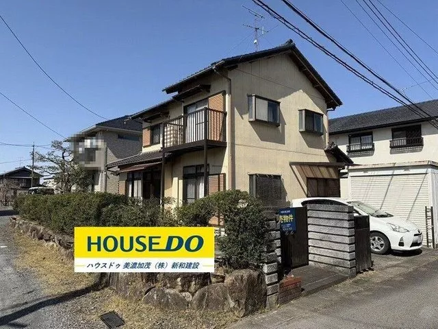 Convenience store and drugstore within walking distance♪ 5 minutes by car to the supermarket! Quiet residential area♪