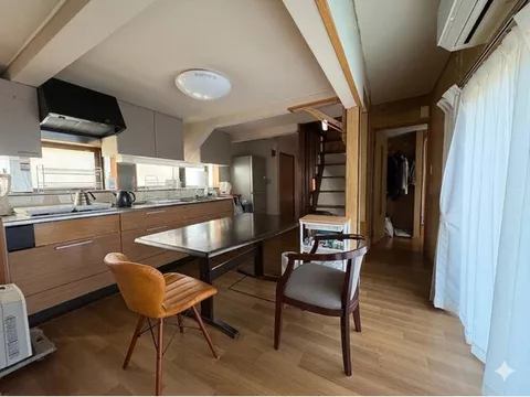 The storage room can be used for various purposes such as a store, atelier, or office♪ Well-maintained living environment♪