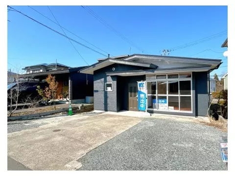 Tour] [Renovated interior and exterior] Single-story house with approx. 13 square meters of LDK. Two Western-style rooms and a Japanese-style room.