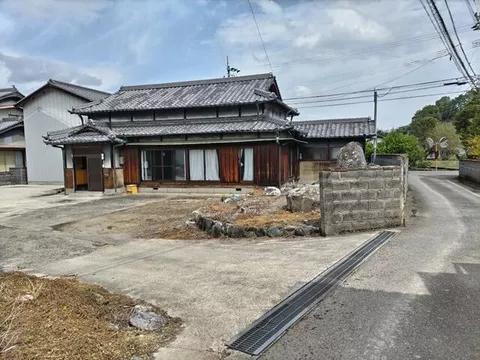 Yoshinogawa City, Yamakawa Town, Kihon (Awa-Yamakawa Station) Single-story building 6DK
