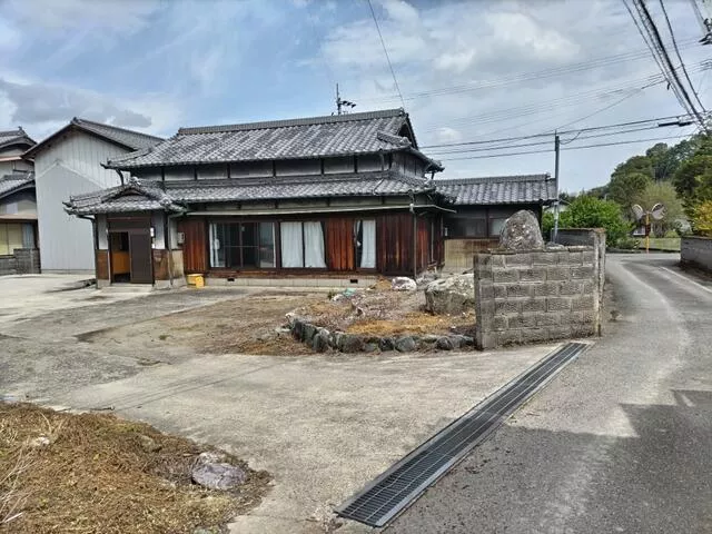 Yoshinogawa City, Yamakawa Town, Kihon (Awa-Yamakawa Station) Single-story building 6DK