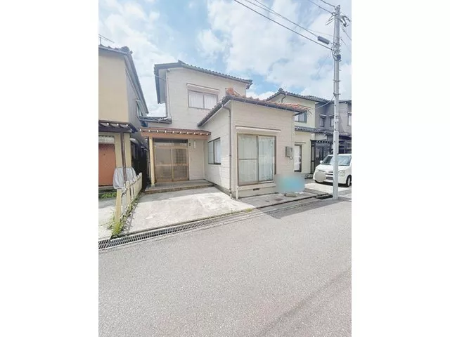 Open house event held, current sale until September 21, exterior renovation history, compact house