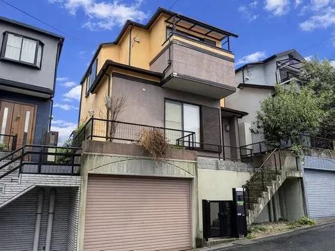 12 minutes on foot from Kintetsu Minami Osaka Line "Takaashi"