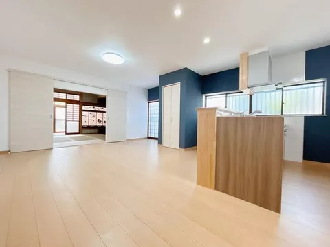 Open house event held, renovated 4LDK house with parking for 4 cars