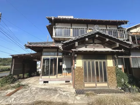 Shinmoto, Yokoshibahikari Town, Sanbu District (Iikura Station) 2-story building 10DK