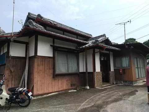 Parking for more than 3 cars, land over 100 tsubo, mountain view, close to the city, good sunlight, quiet.