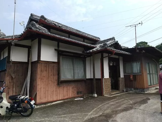 Parking for more than 3 cars, land over 100 tsubo, mountain view, close to the city, good sunlight, quiet.