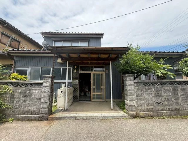 Near Route 8, a location that is easy to access Toyama and Kanazawa. A corner lot with good airflow☆