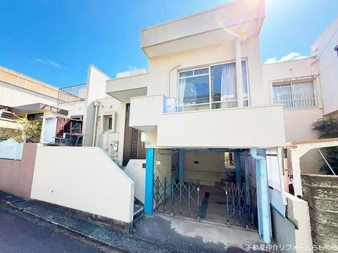 ■ Spacious south garden ■ Garage for one car◎ 4-minute walk to Koryo Junior High School