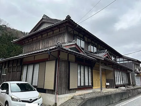 Used single-family home in Nagahama City, Kajiya Town