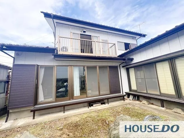 13 minutes on foot to Hamada Elementary! 8 minutes on foot to the Third Junior High! 9 minutes on foot to the supermarket! Spacious 5LDK! Parking for 1