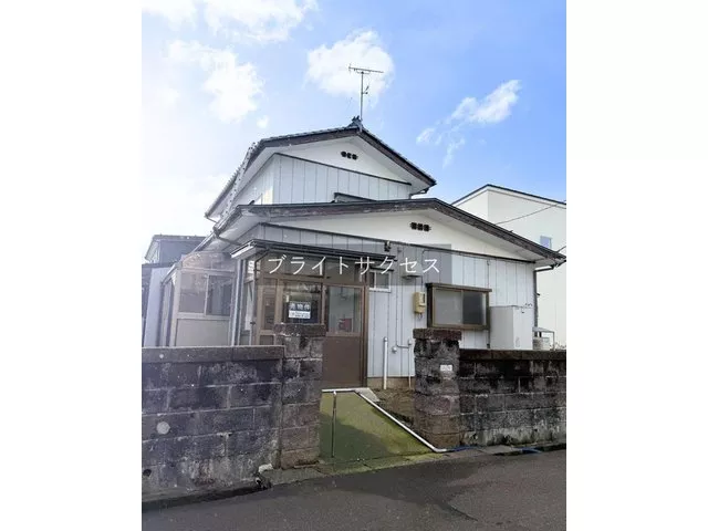 Newly renovated in January of the 8th year of Reiwa. A care-reformed house suitable for elderly single occupancy.