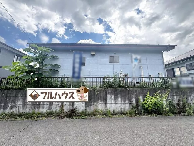 Midorigaoka ◆ With renovation ♪ Spacious site approximately 79 tsubo ♪ Parking space for 4 cars ♪ Front road 6m ♪